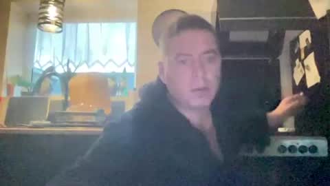 guil0 online show from November 2025 10:37:01 AM