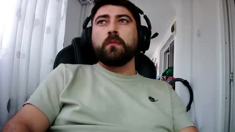 Snapshot of guliverreal chatting on December 2025 01:05:02 PM guliverreal online show from December 2025 01:05:02 PM