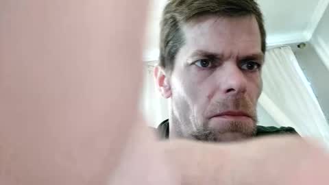 gunnarssonbenni33 online show from April 2026 07:40:02 PM