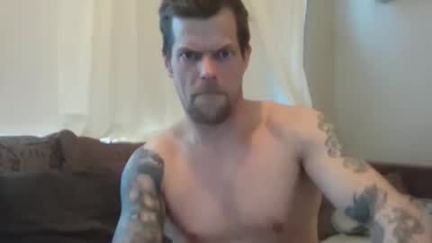 gunnarssonbenni33 online show from April 2026 07:38:02 PM