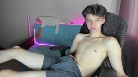 guy_liam1 online show from October 2025 01:44:01 PM