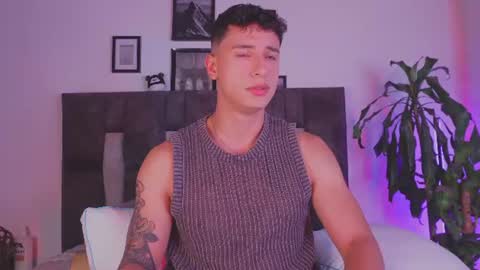 Snapshot of guy_twinks chatting on July 2026 05:11:01 AM Gabriel online show from July 2026 05:11:01 AM