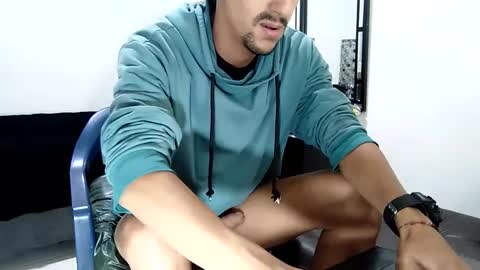 Snapshot of guykarim chatting on January 2025 06:12:01 AM karim online show from January 2025 06:12:01 AM