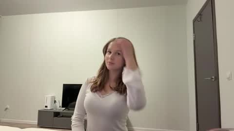 Snapshot of gwendolynnn chatting on June 2026 06:42:01 PM Mia online show from June 2026 06:42:01 PM