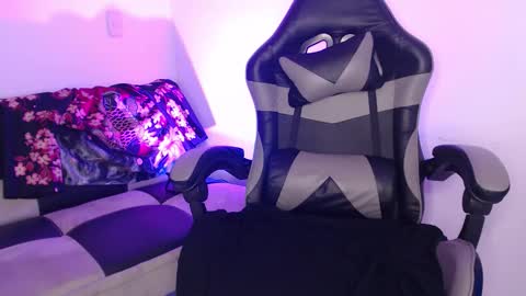 gwenhazel online show from October 2025 11:43:02 AM