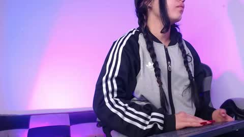 gwenhazel online show from December 2025 11:15:01 AM