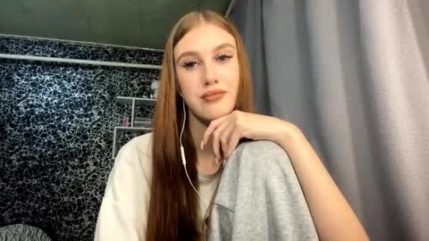 Snapshot of gwenmestayer chatting on October 2025 08:18:02 PM Gwen online show from October 2025 08:18:02 PM