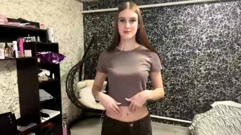 Snapshot of gwenmestayer chatting on October 2025 08:31:02 PM Gwen online show from October 2025 08:31:02 PM
