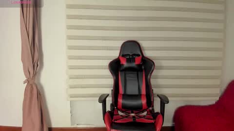 Snapshot of gwyneth_paltrow chatting on December 2025 12:30:01 AM online show from December 2025 12:30:01 AM