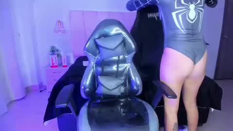 gyal_8_ online show from February 2026 04:11:01 AM