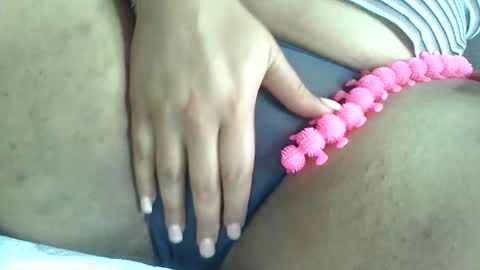 Snapshot of h0n3yb333 chatting on October 2025 08:18:01 PM h0n3yb333 online show from October 2025 08:18:01 PM