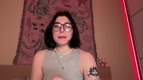 Snapshot of h3l9a_pataki chatting on February 2026 05:00:02 PM Helga online show from February 2026 05:00:02 PM