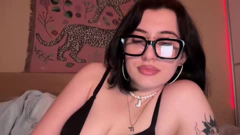 Snapshot of h3l9a_pataki chatting on March 2026 04:01:02 PM Helga online show from March 2026 04:01:02 PM