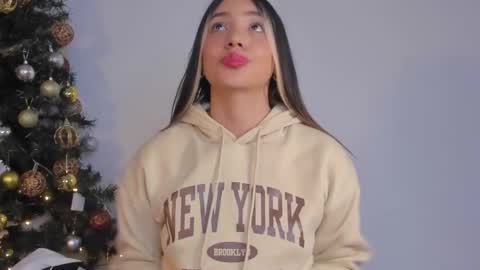 Snapshot of h3y_mia3 chatting on December 2024 11:55:01 AM Paulina  online show from December 2024 11:55:01 AM