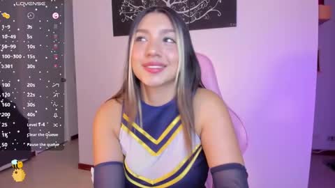 Snapshot of h3y_mia3 chatting on January 2025 01:23:01 AM Paulina  online show from January 2025 01:23:01 AM