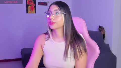 Snapshot of h3y_mia3 chatting on March 2025 05:23:02 AM Paulina  online show from March 2025 05:23:02 AM