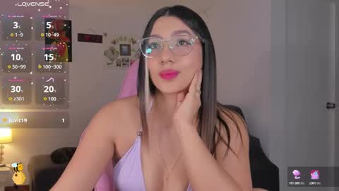 Snapshot of h3y_mia3 chatting on March 2025 06:54:02 AM Paulina  online show from March 2025 06:54:02 AM