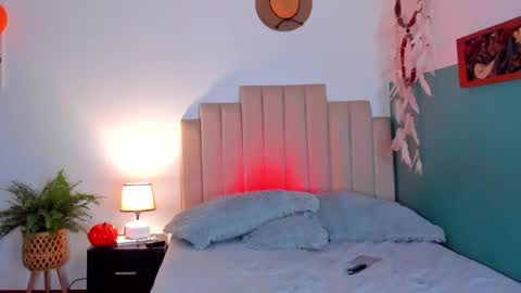 Snapshot of h3y_mia3 chatting on October 2025 04:37:01 AM Paulina  online show from October 2025 04:37:01 AM