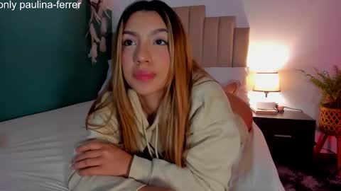 Snapshot of h3y_mia3 chatting on February 2026 02:53:01 AM Paulina online show from February 2026 02:53:01 AM