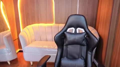 Snapshot of hadda_crazy_b chatting on February 2026 06:26:01 AM hadda_crazy_b online show from February 2026 06:26:01 AM