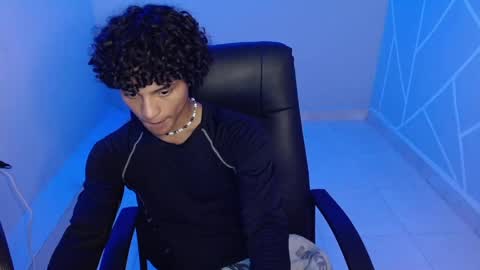 Snapshot of hades_derox chatting on April 2026 11:48:01 PM Hades online show from April 2026 11:48:01 PM