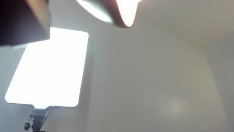 Hadid online show from March 2026 07:07:01 PM