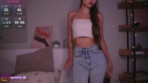 Snapshot of hadleynichols chatting on April 2026 01:19:01 AM Hi Im Rebecca Glad to see you in my room PVT is open online show from April 2026 01:19:01 AM