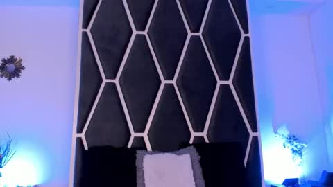 Kendal online show from November 2025 04:45:02 AM