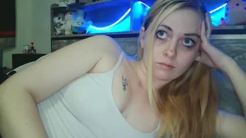 Snapshot of haileyakuma69 chatting on February 2025 11:54:02 PM Hailey and d online show from February 2025 11:54:02 PM