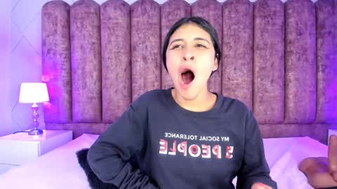 Haileymiler online show from February 2025 10:07:01 AM