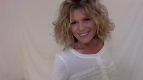 Snapshot of haileys123 chatting on December 2024 02:09:02 AM Hailey online show from December 2024 02:09:02 AM