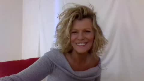 Snapshot of haileys123 chatting on December 2024 12:27:01 AM Hailey online show from December 2024 12:27:01 AM