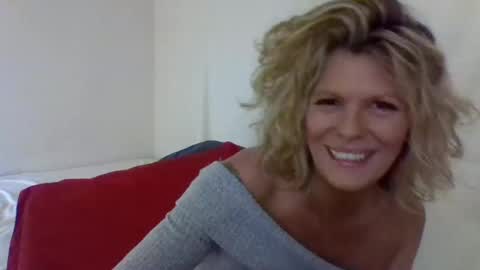 Snapshot of haileys123 chatting on December 2024 03:32:01 AM Hailey online show from December 2024 03:32:01 AM