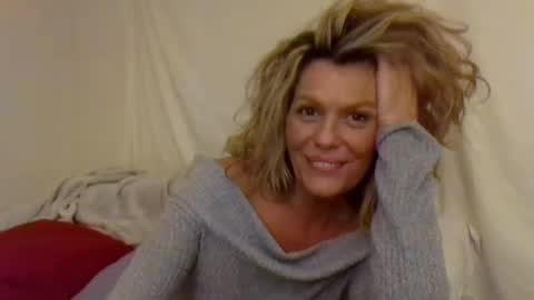 Snapshot of haileys123 chatting on January 2025 03:08:02 AM Hailey online show from January 2025 03:08:02 AM