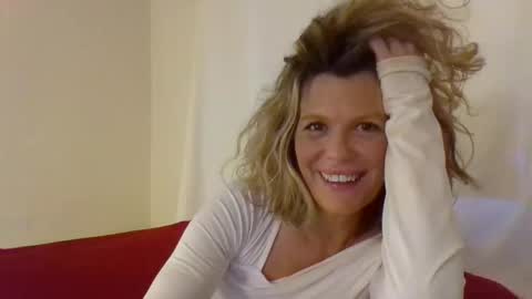 Snapshot of haileys123 chatting on February 2025 01:25:02 AM Hailey online show from February 2025 01:25:02 AM