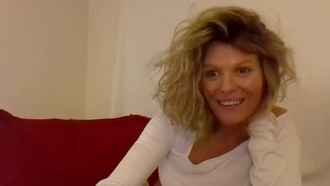 Snapshot of haileys123 chatting on March 2025 02:41:02 AM Hailey online show from March 2025 02:41:02 AM