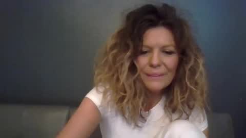 Snapshot of haileys123 chatting on November 2025 09:24:02 PM Hailey online show from November 2025 09:24:02 PM