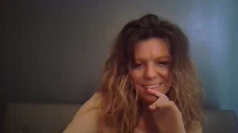 Snapshot of haileys123 chatting on December 2025 07:10:02 PM Hailey online show from December 2025 07:10:02 PM