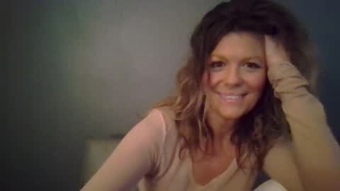 Snapshot of haileys123 chatting on December 2025 08:35:01 PM Hailey online show from December 2025 08:35:01 PM