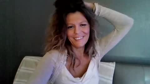 Snapshot of haileys123 chatting on January 2026 07:19:02 PM Hailey online show from January 2026 07:19:02 PM