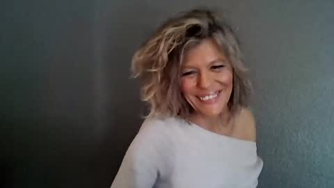 Snapshot of haileys123 chatting on February 2026 07:54:01 PM Hailey online show from February 2026 07:54:01 PM