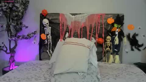 haileystonei online show from November 2025 03:08:02 AM