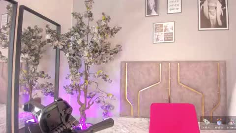 haileystonei online show from November 2025 11:32:02 AM