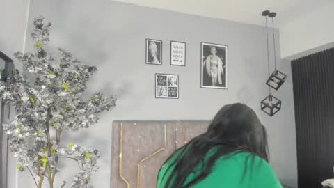 haileystonei online show from December 2025 11:37:01 AM