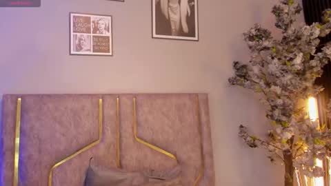 haileystonei online show from February 2026 11:38:02 AM