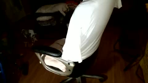 Snapshot of hairybear813 chatting on December 2024 01:57:02 AM hairybear813 online show from December 2024 01:57:02 AM