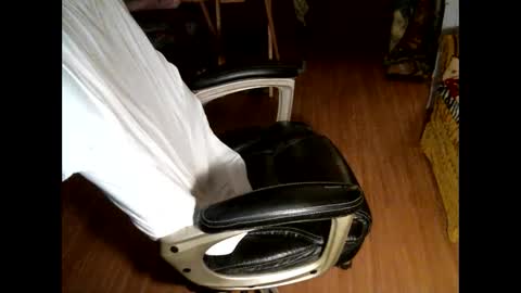 Snapshot of hairybear813 chatting on November 2025 02:20:02 PM hairybear813 online show from November 2025 02:20:02 PM