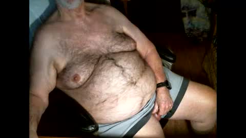 Snapshot of hairybear813 chatting on November 2025 03:43:02 AM hairybear813 online show from November 2025 03:43:02 AM