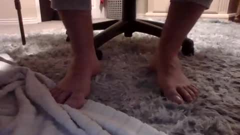 Hairy Daddy Feet online show from November 2025 01:11:01 AM