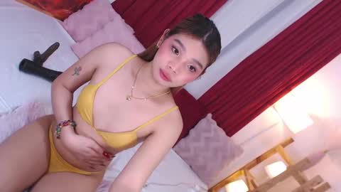 YOUR SIDECHIC HAILEY online show from January 2025 01:24:01 PM